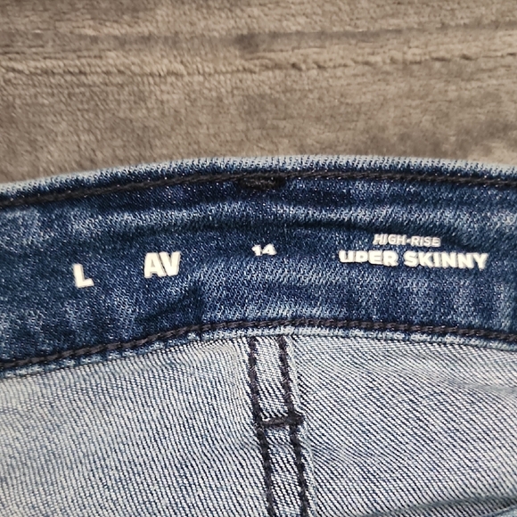 Old Navy Medium Wash High-Rise Super Skinny Jeans - Classic Stretch Denim - Picture 3 of 8